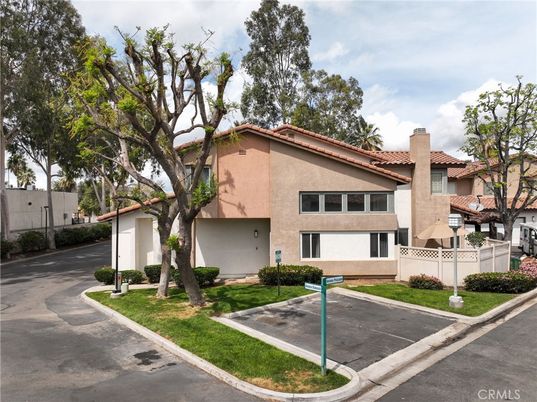 Attached, Exterior, Facade, Mediterranean