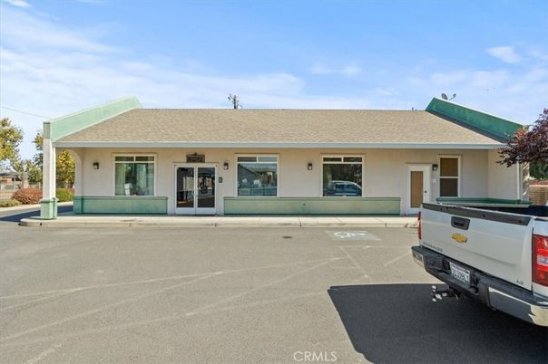 Exterior, Facade, Ranch