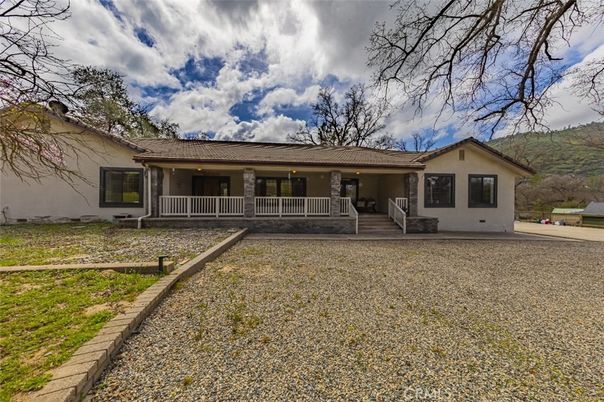 Backyard, Exterior, Facade, Ranch