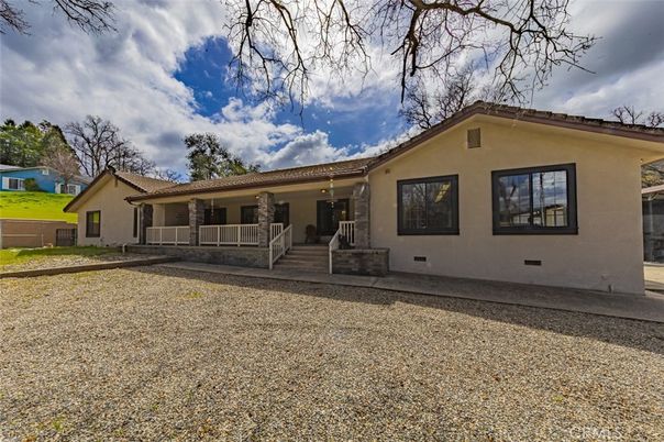 Backyard, Exterior, Facade, Ranch