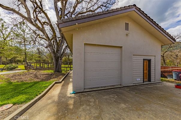 Detached Garage, Exterior