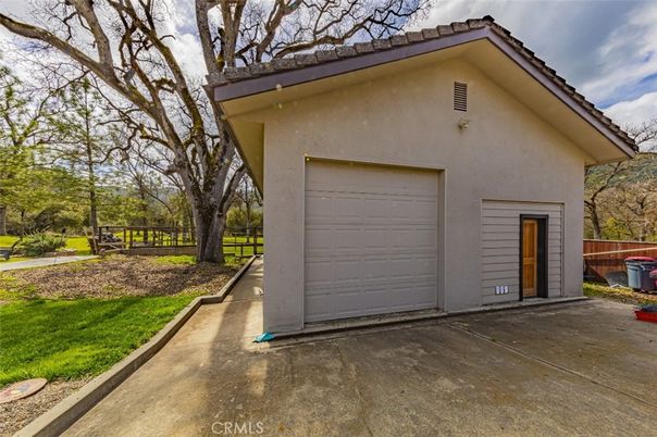 Detached Garage, Exterior