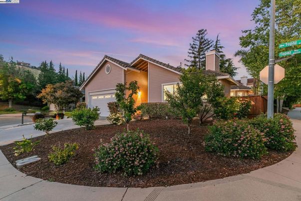Attached, Exterior, Facade, Ranch