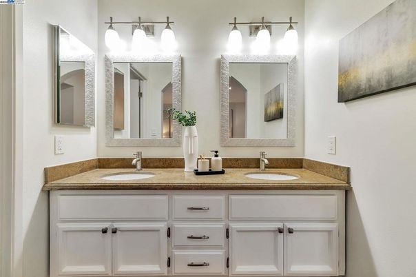 Bathroom, Dual Sink Vanities, Interior