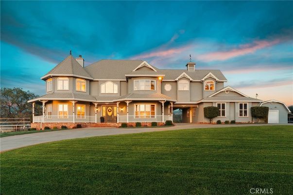 Attached, Backyard, Exterior, Facade, Queen Anne Victorian