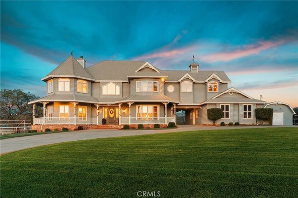Attached, Backyard, Exterior, Facade, Queen Anne Victorian