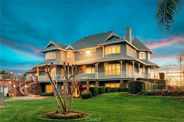 Backyard, Exterior, Facade, Queen Anne Victorian