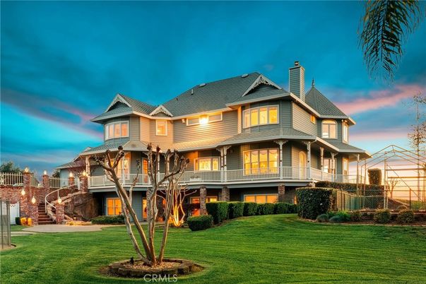 Backyard, Exterior, Facade, Queen Anne Victorian