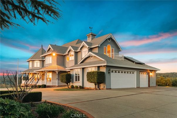 Attached, Exterior, Facade, Farmhouse