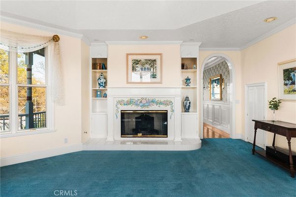 Fireplace, Interior, Recessed Lighting