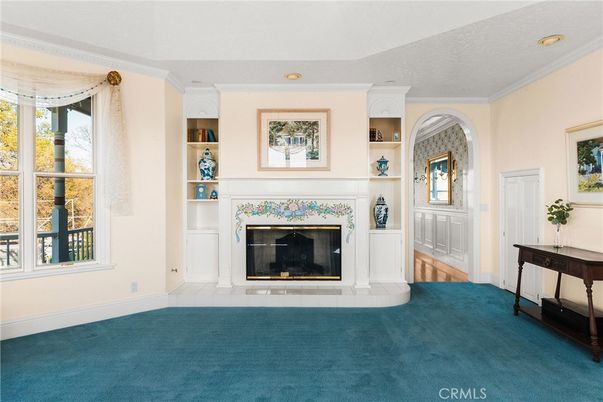 Fireplace, Interior, Recessed Lighting