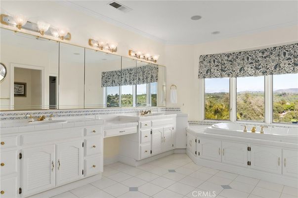 Bathroom, Dual Sink Vanities, Interior