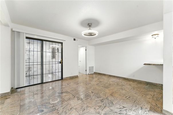 Empty room, Interior, Pendant Lights