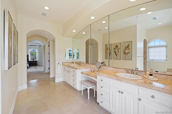 Bathroom, Dual Sink Vanities, Interior, Recessed Lighting
