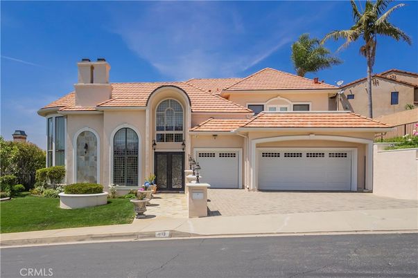 Attached, Exterior, Facade, Mediterranean