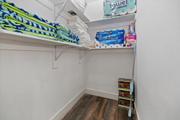Interior, Walk-in Closets, Wood Texture Flooring