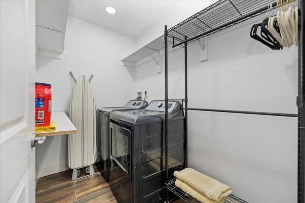 Interior, Recessed Lighting, Washer, Wood Texture Flooring