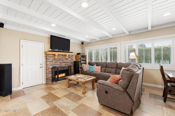 Fireplace, Interior, Living room, Recessed Lighting