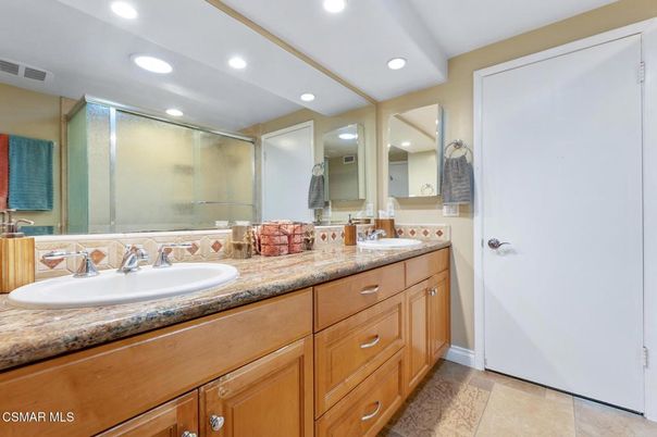 Bathroom, Dual Sink Vanities, Interior, Recessed Lighting