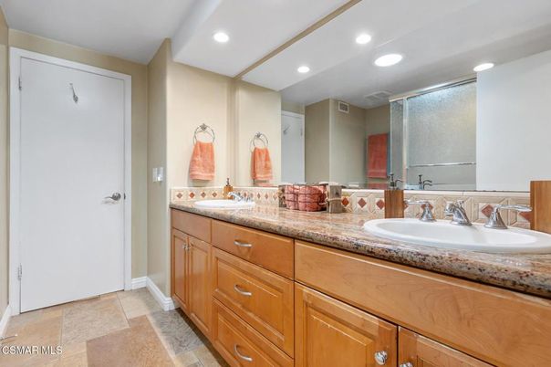 Bathroom, Dual Sink Vanities, Interior, Recessed Lighting