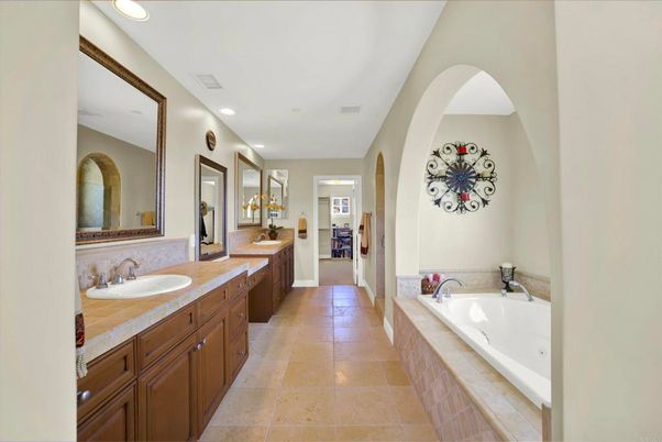 Bathroom, Dual Sink Vanities, Interior, Recessed Lighting