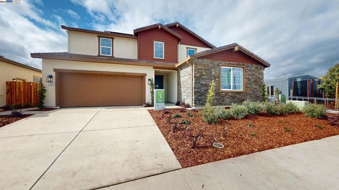 Attached, Exterior, Facade, Brick Facade, American Craftsman
