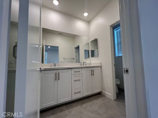Bathroom, Dual Sink Vanities, Interior, Recessed Lighting