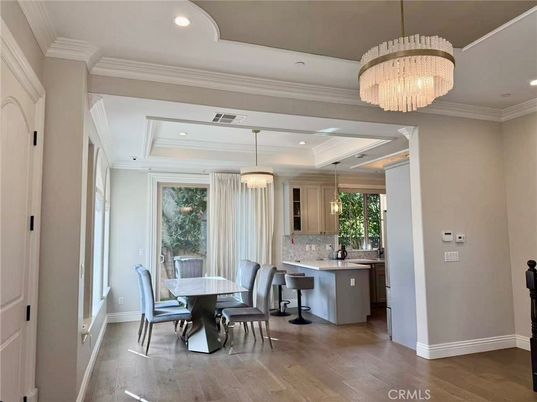 Chandelier, Dining room, Interior, Kitchen, Pendant Lights, Recessed Lighting, Wood Texture Flooring