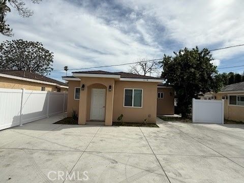 Exterior, Facade, Ranch