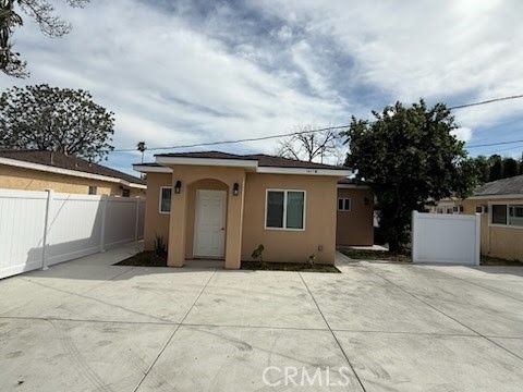 Backyard, Exterior, Facade, Ranch