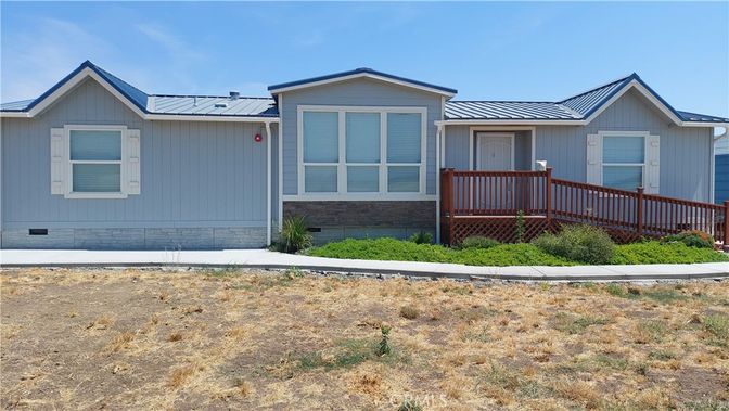 Exterior, Facade, Ranch
