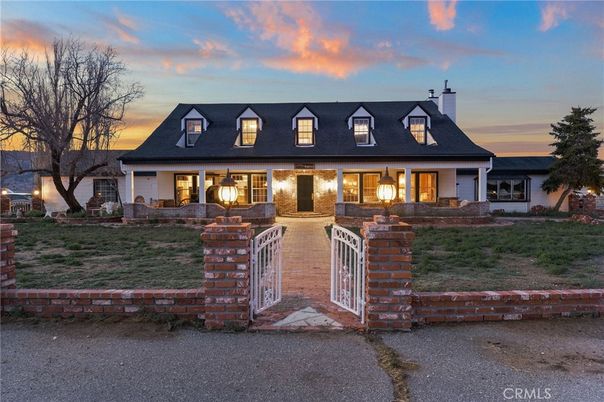 Exterior, Facade, Cape Cod