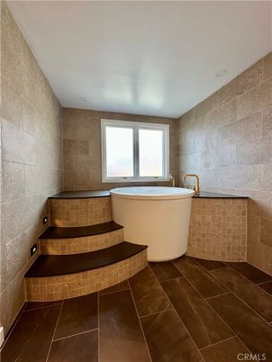 Bathroom, Free Standing Baths, Interior, Recessed Lighting