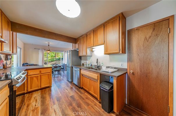 Dining room, Interior, Kitchen, Pendant Lights, Wood Texture Flooring