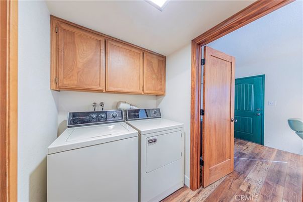 Interior, Washer, Wood Texture Flooring
