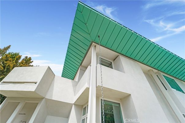 Exterior, Facade, None