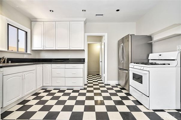 Interior, Kitchen, Recessed Lighting, Washer