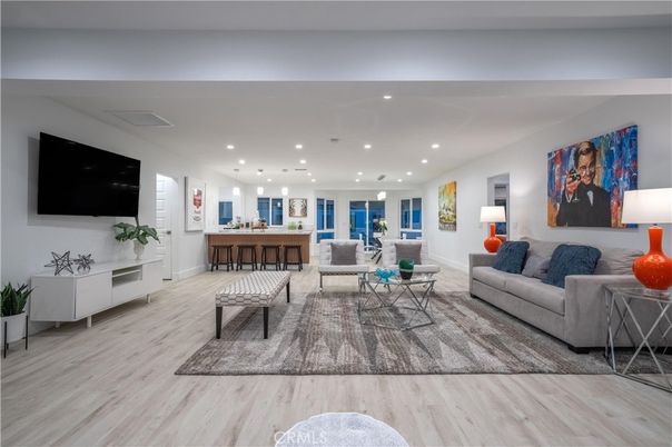 Interior, Living room, Pendant Lights, Recessed Lighting, Wood Texture Flooring