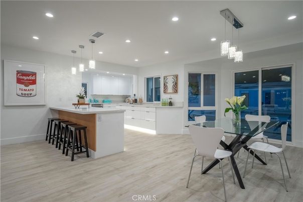 Dining room, Interior, Kitchen, Pendant Lights, Recessed Lighting, Wood Texture Flooring