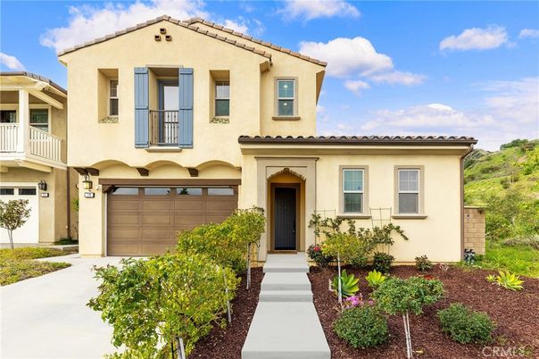 Attached, Exterior, Facade, Mediterranean