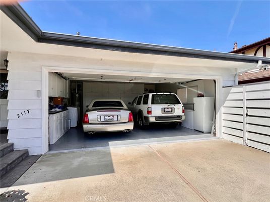 Exterior, Garage