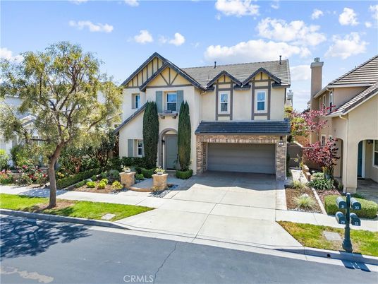 Attached, Exterior, Facade, Tudor Revival