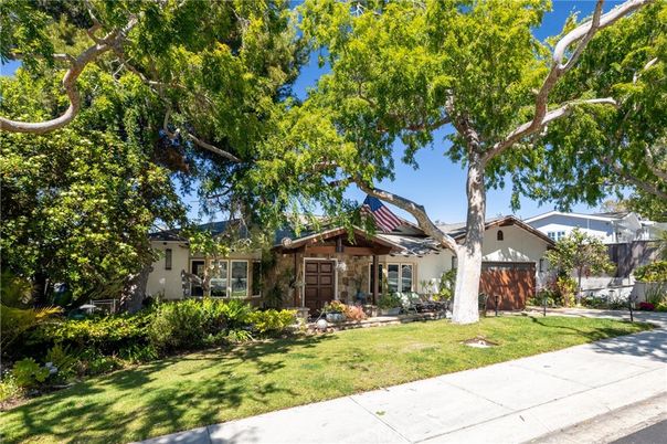 Backyard, Exterior, Facade, Solar Panels, Ranch