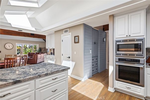 Dining room, Interior, Kitchen, Living room, Stainless Steel Appliances, Wood Texture Flooring
