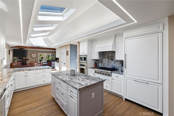 Dining room, Interior, Kitchen, Stainless Steel Appliances, Wood Texture Flooring