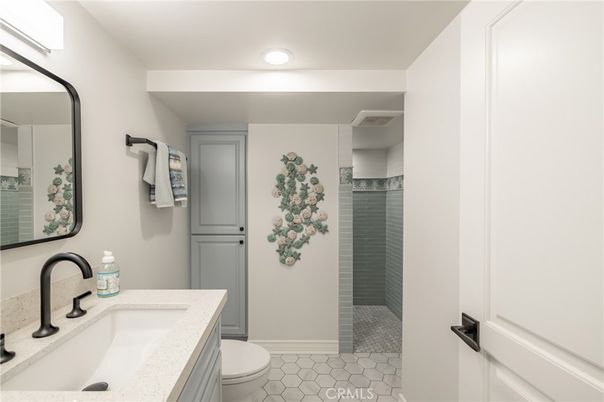 Bathroom, Interior, Recessed Lighting