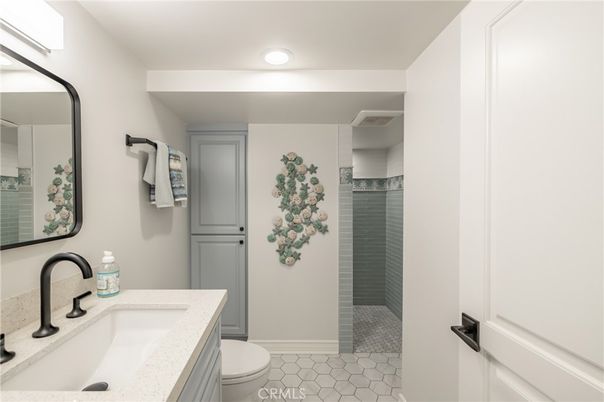Bathroom, Interior, Recessed Lighting