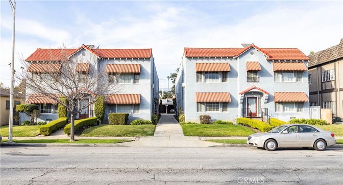 Exterior, Facade, Rowhouse