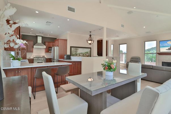 Dining room, Interior, Kitchen, Living room, Pendant Lights, Recessed Lighting, Stainless Steel Appliances