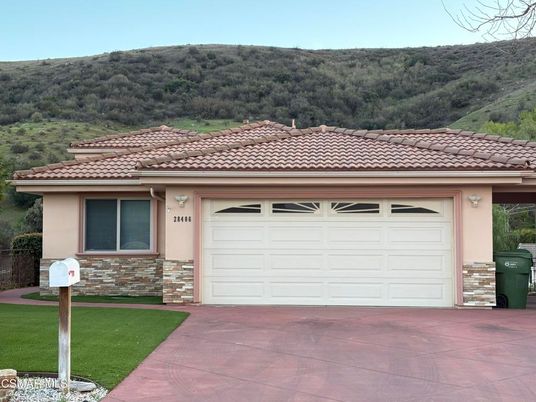 Attached, Exterior, Facade, Mediterranean